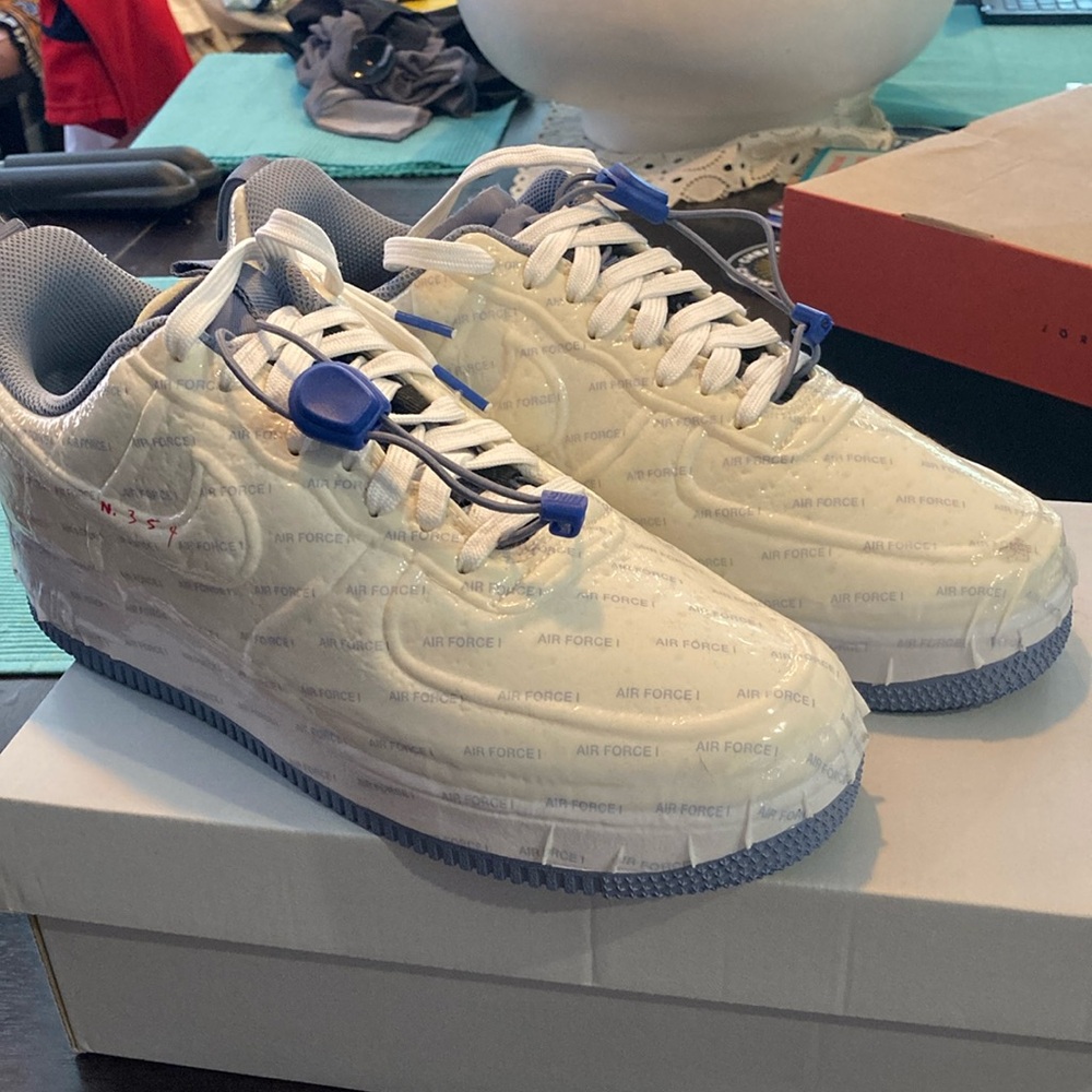 Brand new size 8.5m USPS Air Force One.